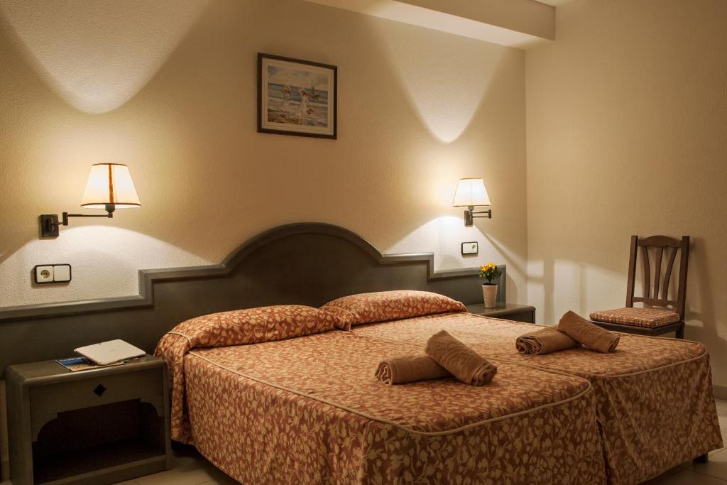 Opcion Roulette De Paya Hotels Es Pujols Bilik gambar